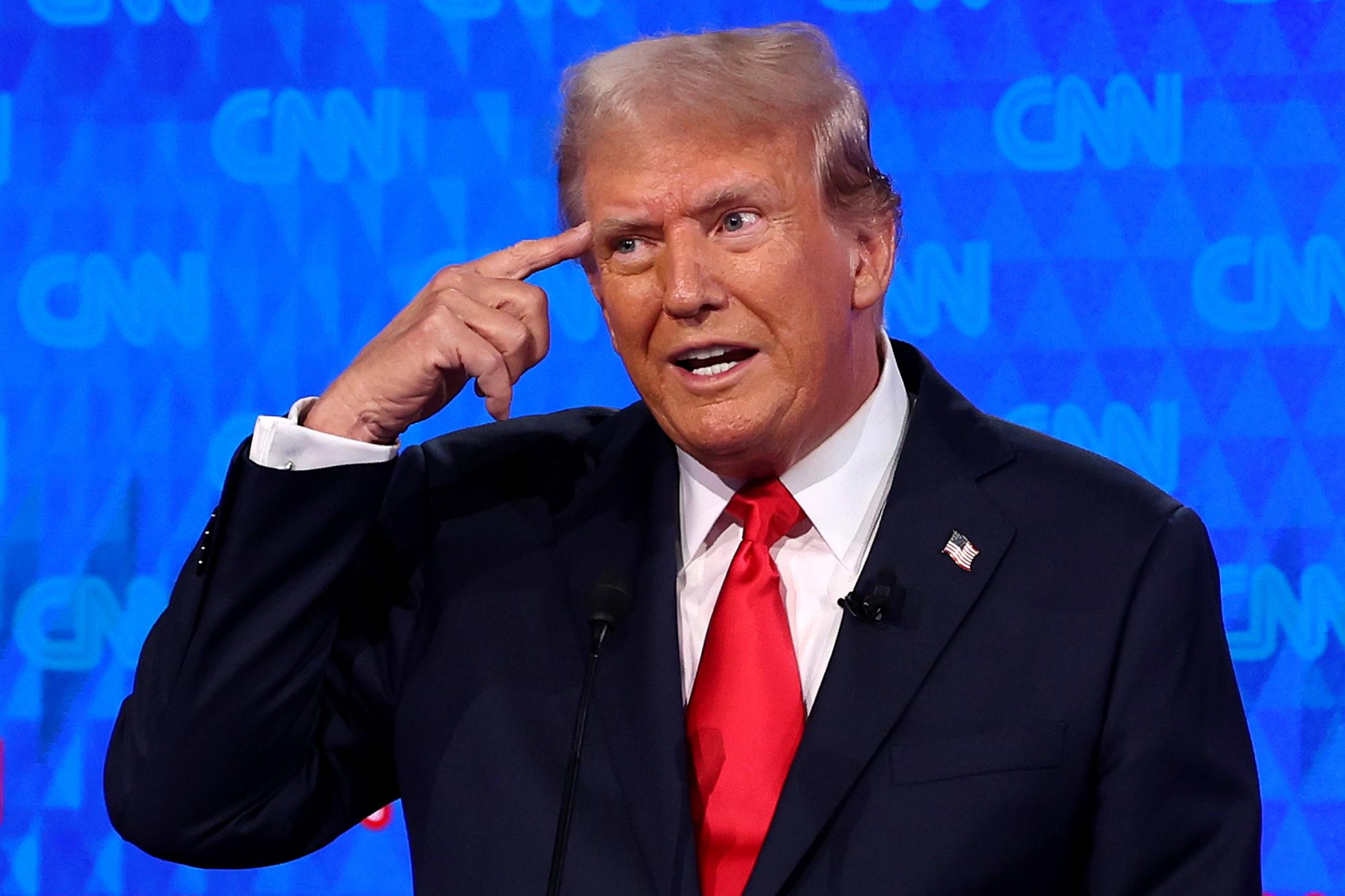 "Она ужасна": Трамп унизил Меган Маркл, говоря о депортации принца Гарри